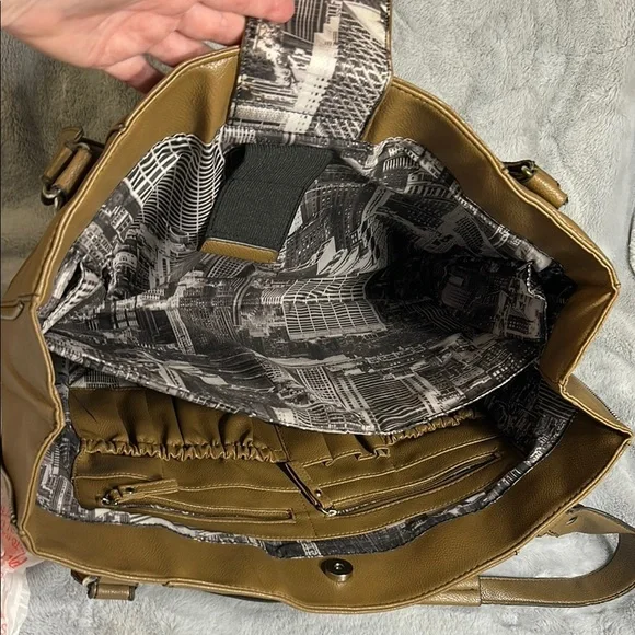 Kenneth Cole Reaction Tan Laptop Tote - Picture 9 of 16